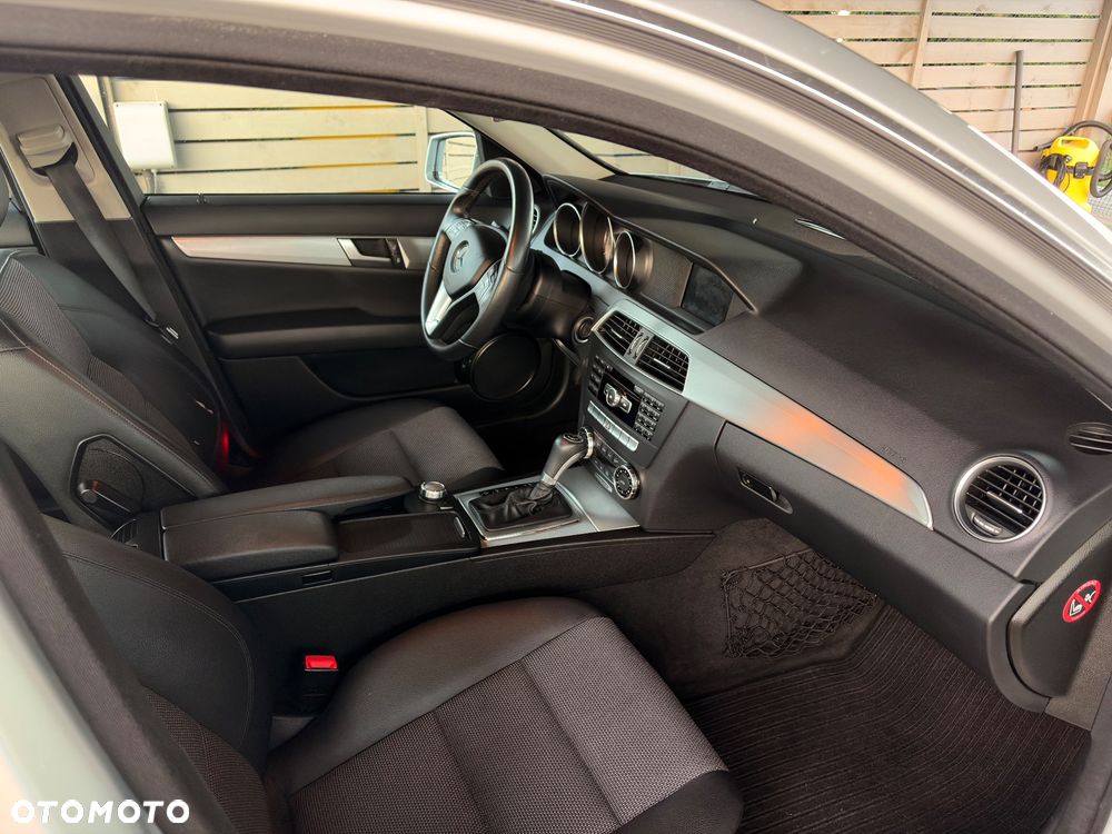 Mercedes-Benz Klasa C 180 CGI Automatik BlueEFFICIENCY Avantgarde - 10