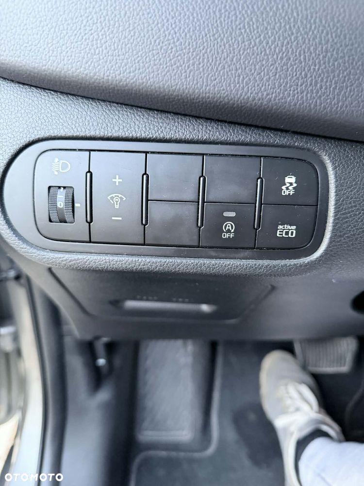 Kia Carens - 24