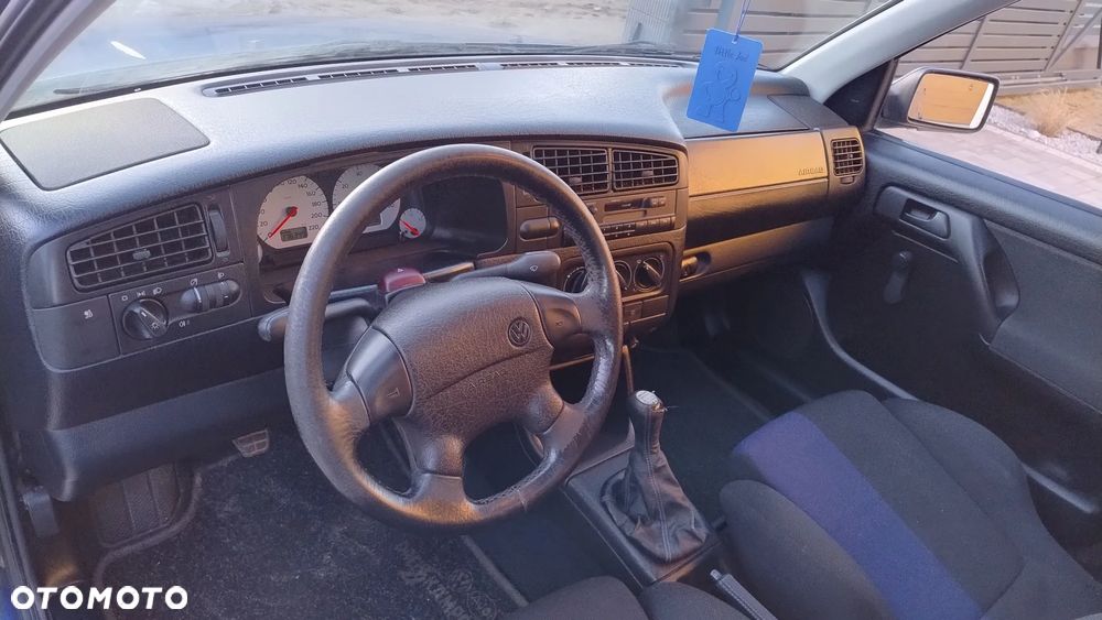 Volkswagen Golf 1.6 - 13