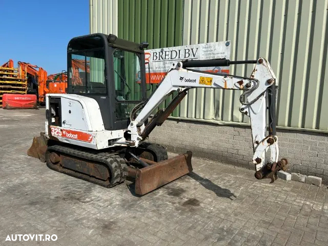Bobcat 325 - 6