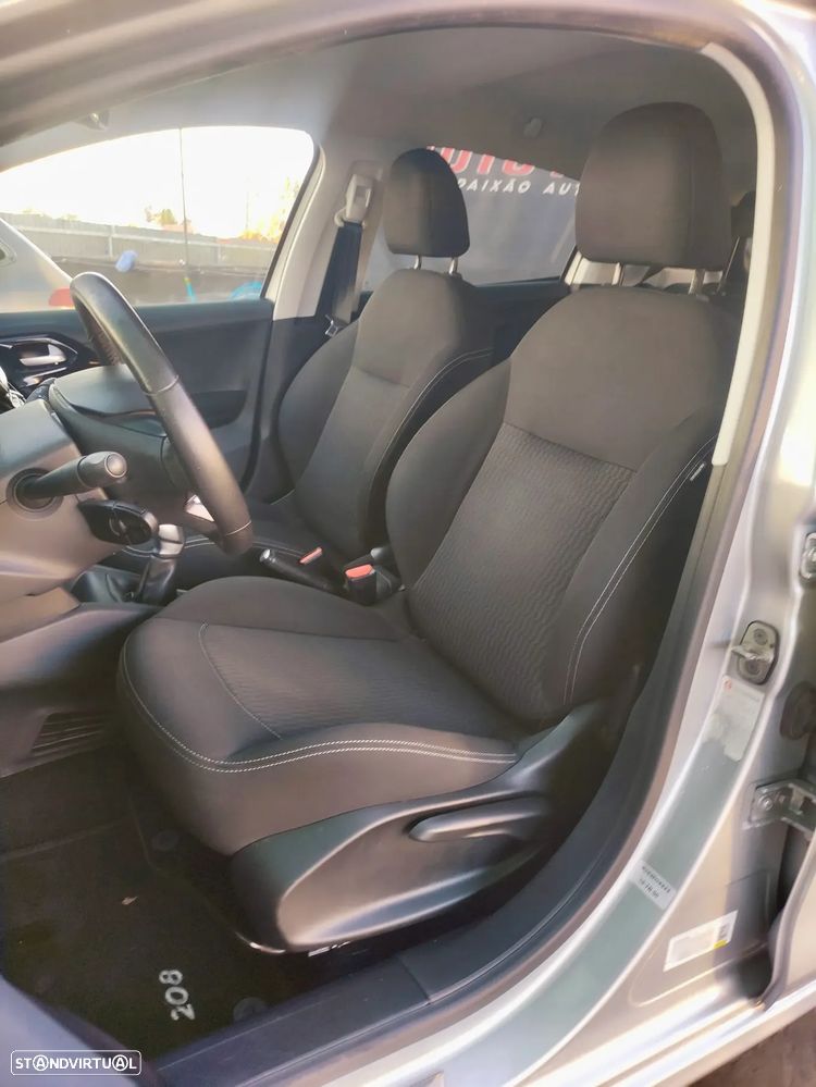 Peugeot 208 1.2 VTi SE Style - 14
