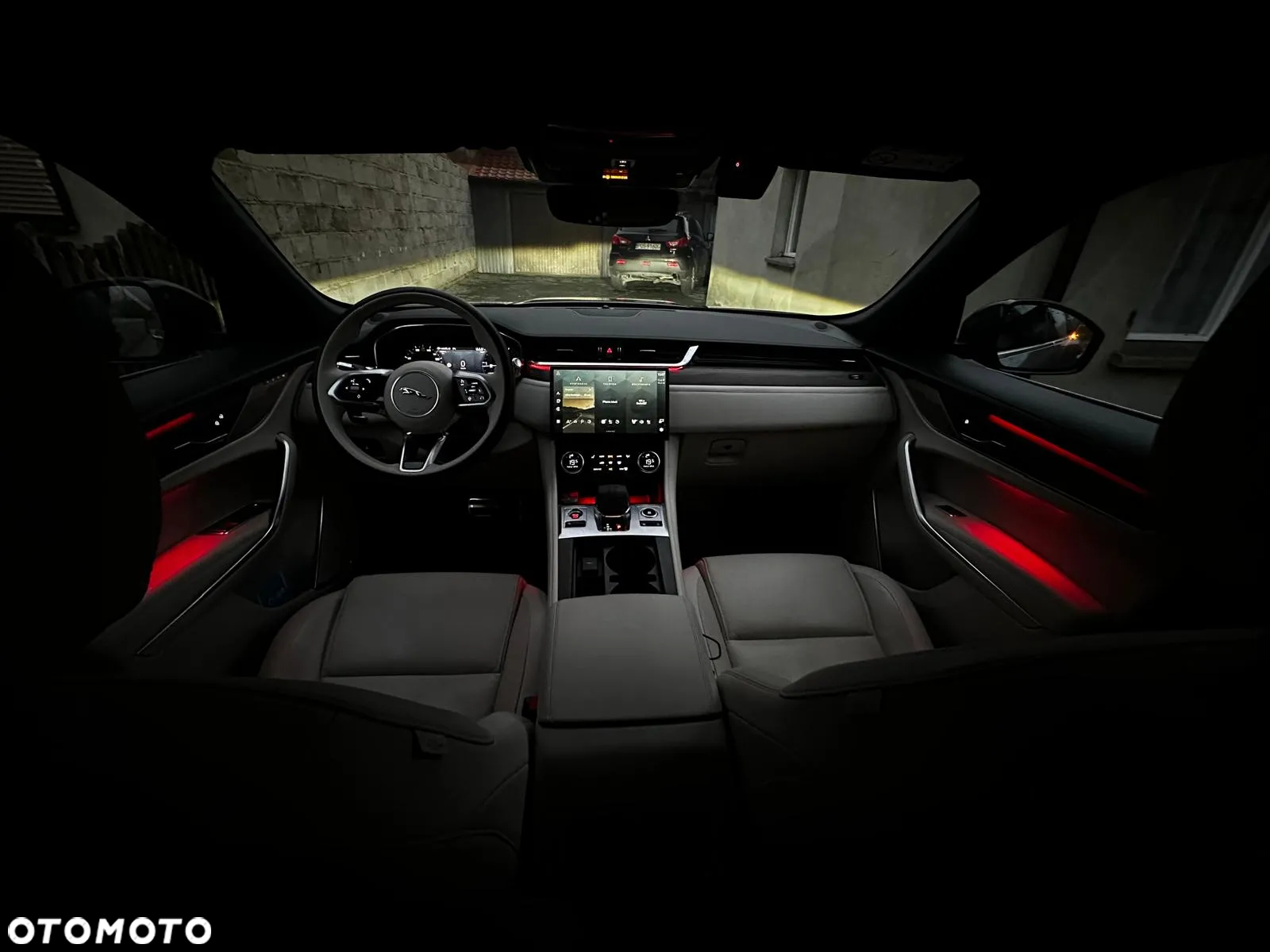 Jaguar F-Pace - 16