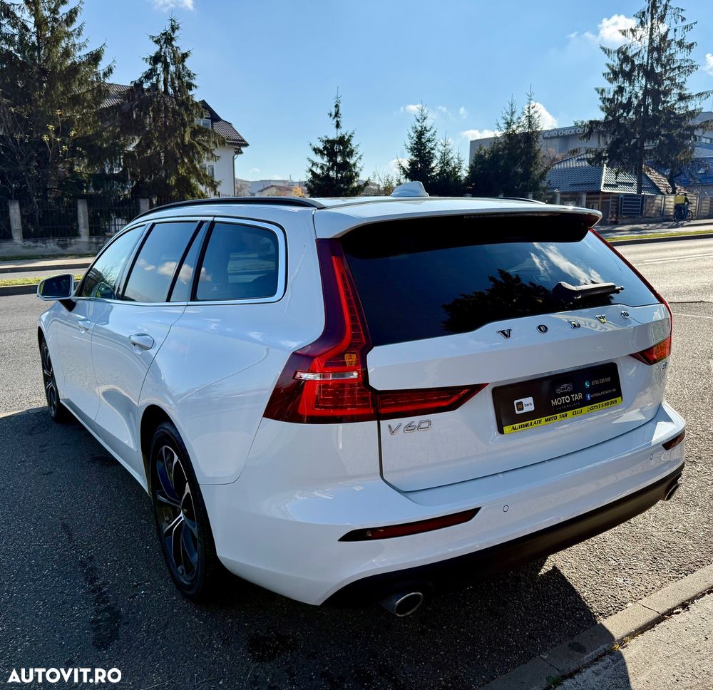 Volvo V60 B4 MHEV AT8 FWD Momentum Pro - 4