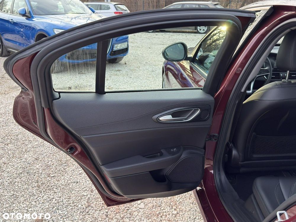 Alfa Romeo Giulia - 18