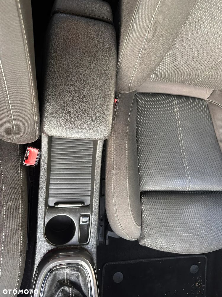 Opel Astra 1.6 Turbo Cosmo - 9