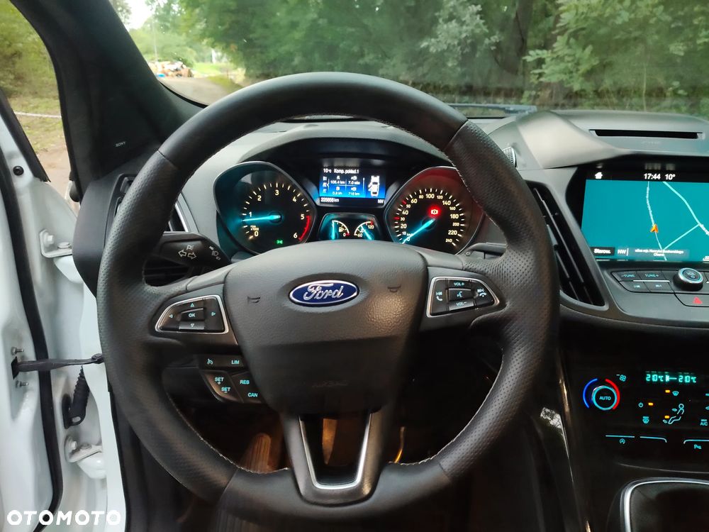 Ford Kuga 2.0 TDCi 2x4 ST-Line - 32