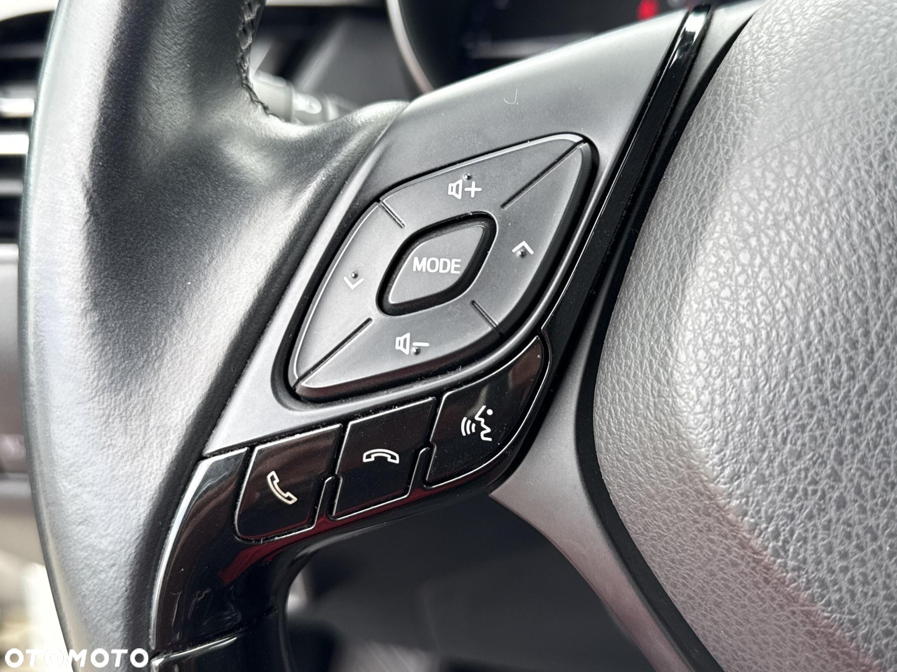 Toyota C-HR 1.2 T Premium CVT - 12