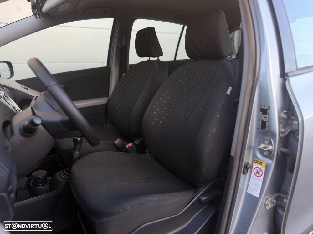 Toyota Yaris 1.3 VVT-i Sol AC+VSC - 12