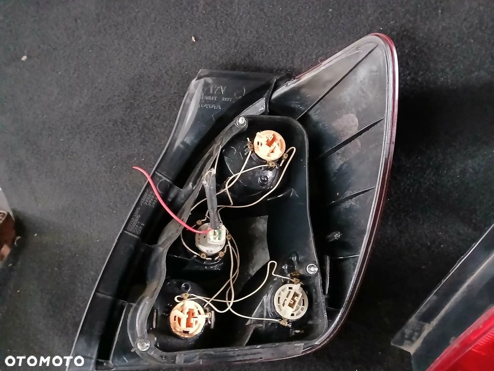 Toyota Corolla Verso Lampa tylna lewa, prawa - 4