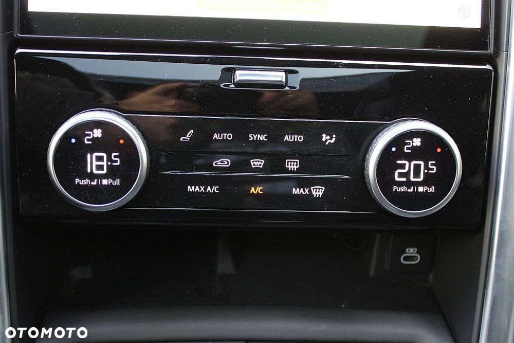 Land Rover Discovery 2.0 P300 R-Dynamic S - 31