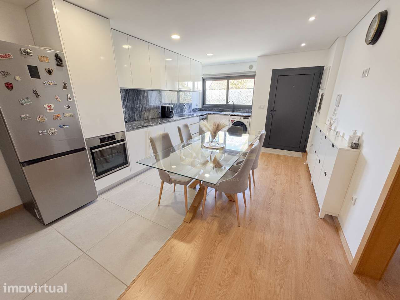 Moradia em Banda T2 - Enorme Jardim privado - Grande imagem: 4/23