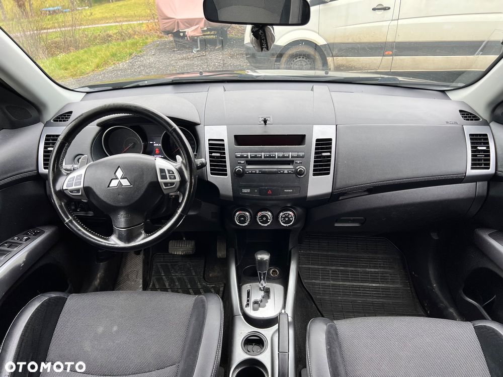 Mitsubishi Outlander 2.0 Intense + 2WD CVT - 7