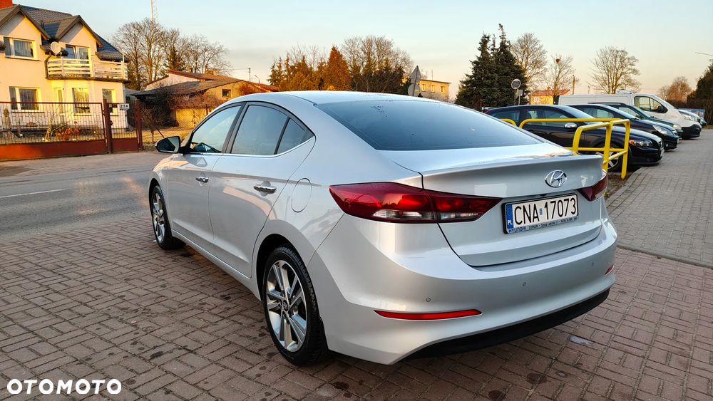 Hyundai Elantra 1.6 Comfort - 3