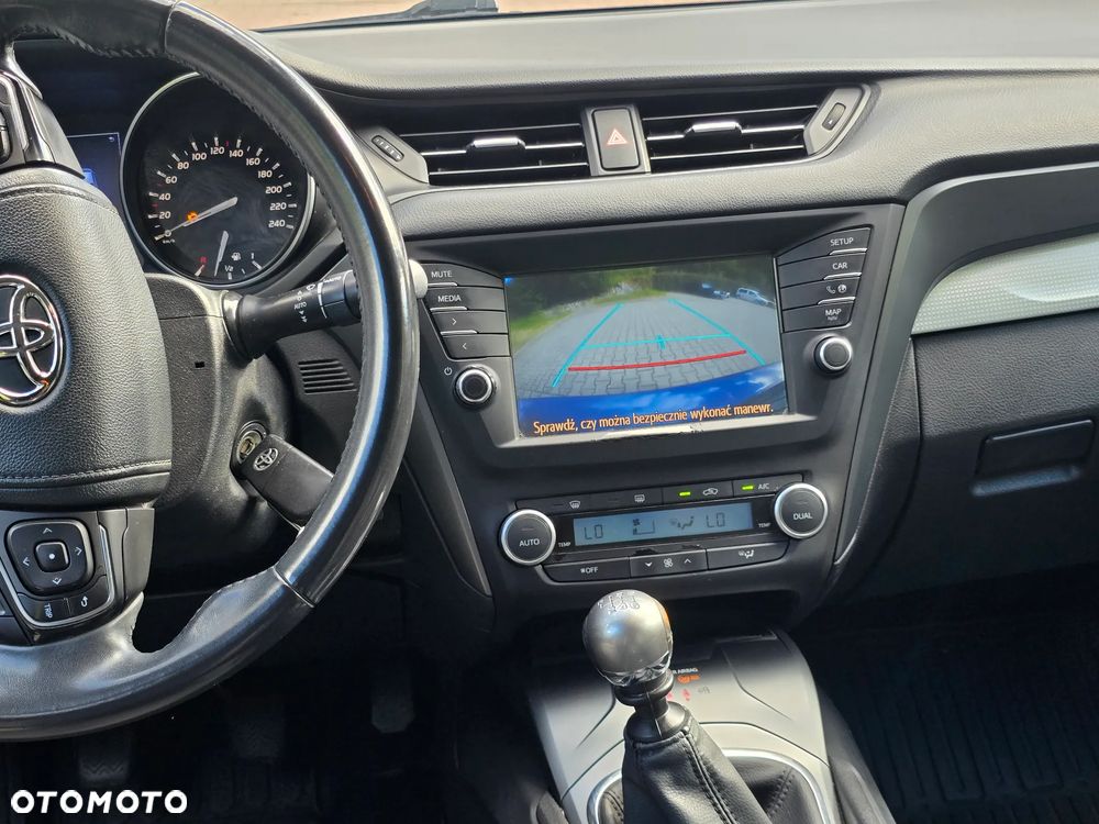 Toyota Avensis 1.8 Premium - 14