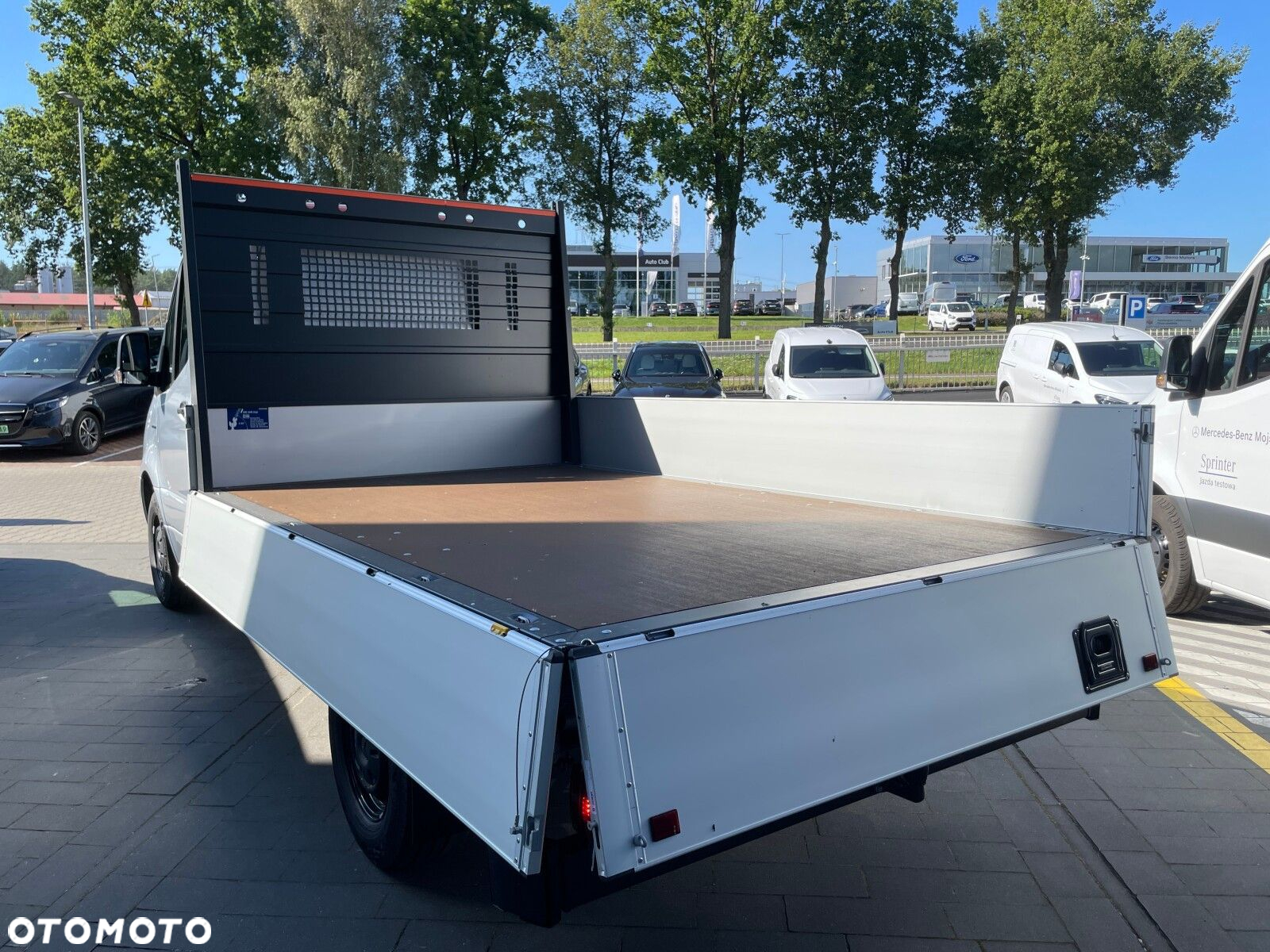 Mercedes-Benz Sprinter 320 e - 4