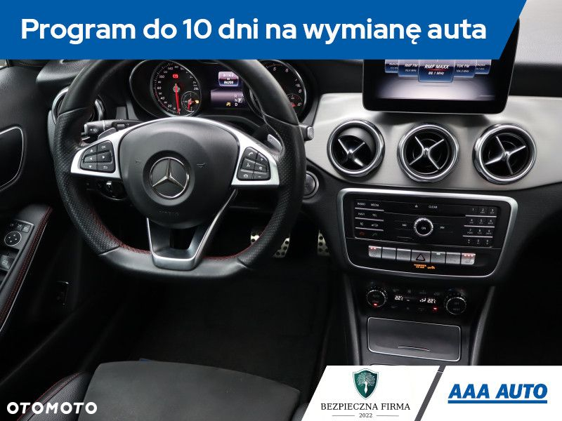 Mercedes-Benz GLA - 8