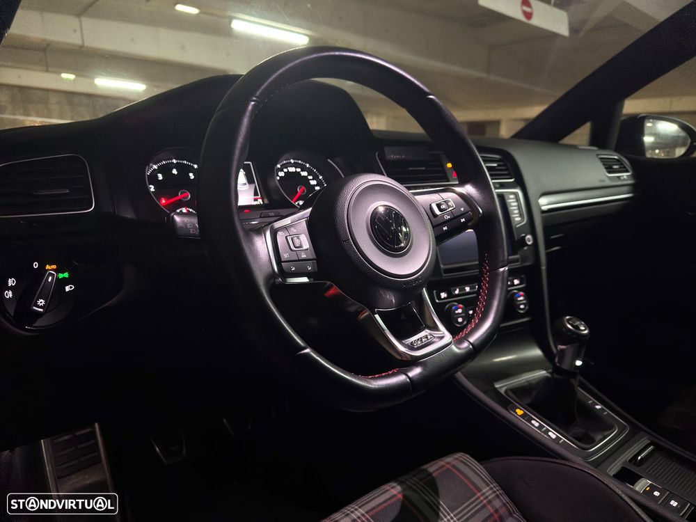 VW Golf 2.0 TSi GTi - 16