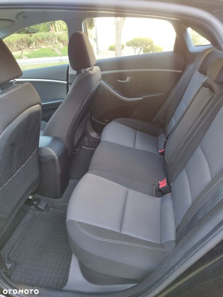 Hyundai i30 1.6 CRDi Premium - 11