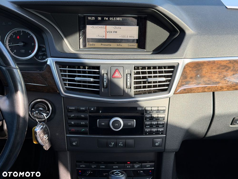 Mercedes-Benz Klasa E 220 CDI DPF BlueEFFICIENCY Automatik Elegance - 30
