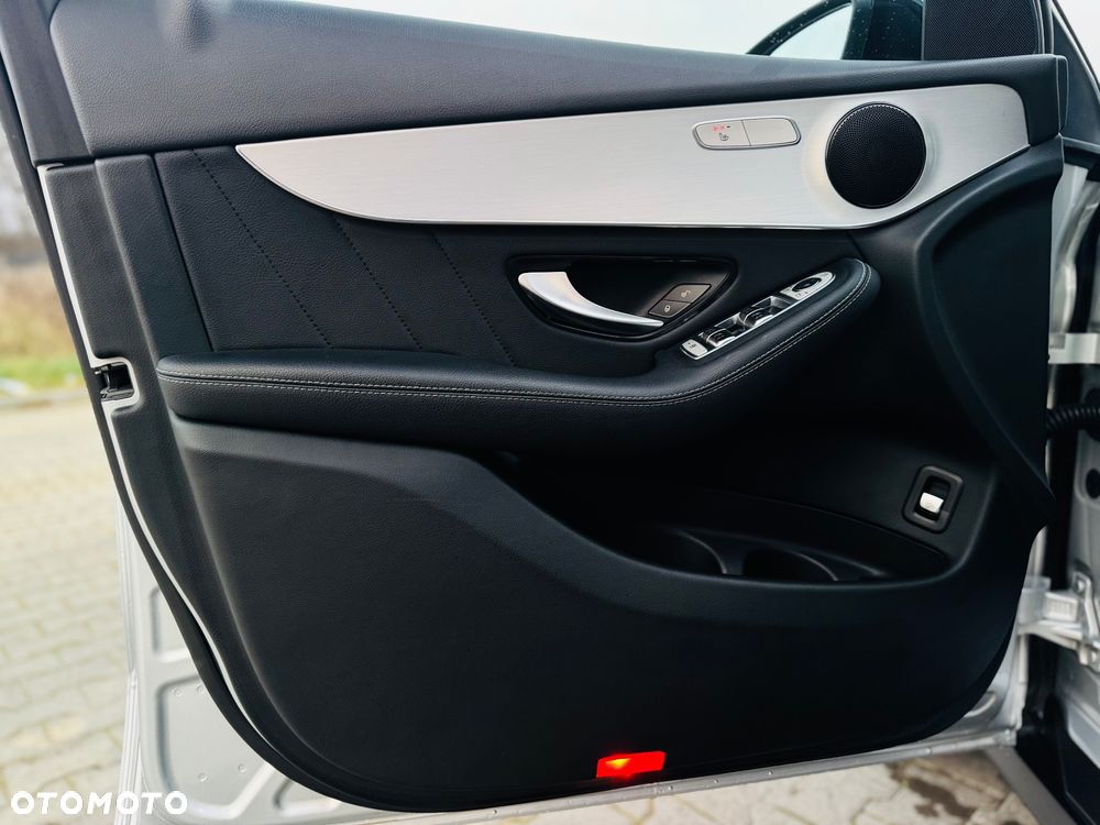 Mercedes-Benz GLC 220 d 4Matic 9G-TRONIC AMG Line Plus - 37