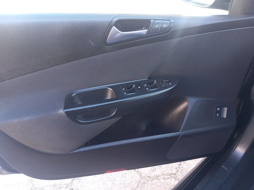 Volkswagen Passat 2.0 TDI BlueMotion Technology Comfortline - 35