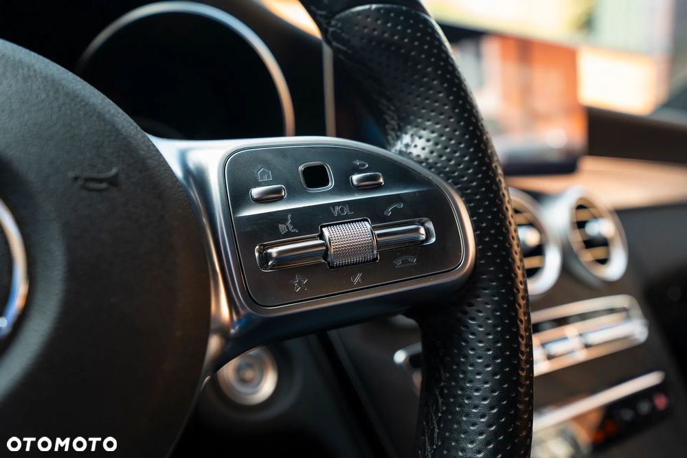 Mercedes-Benz Klasa C 300 4MATIC 9G-TRONIC - 33