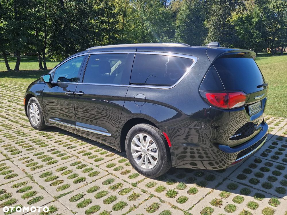 Chrysler Pacifica - 6