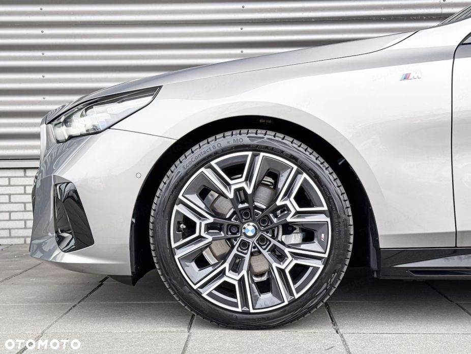 BMW Seria 5 520i mHEV M Sport - 16