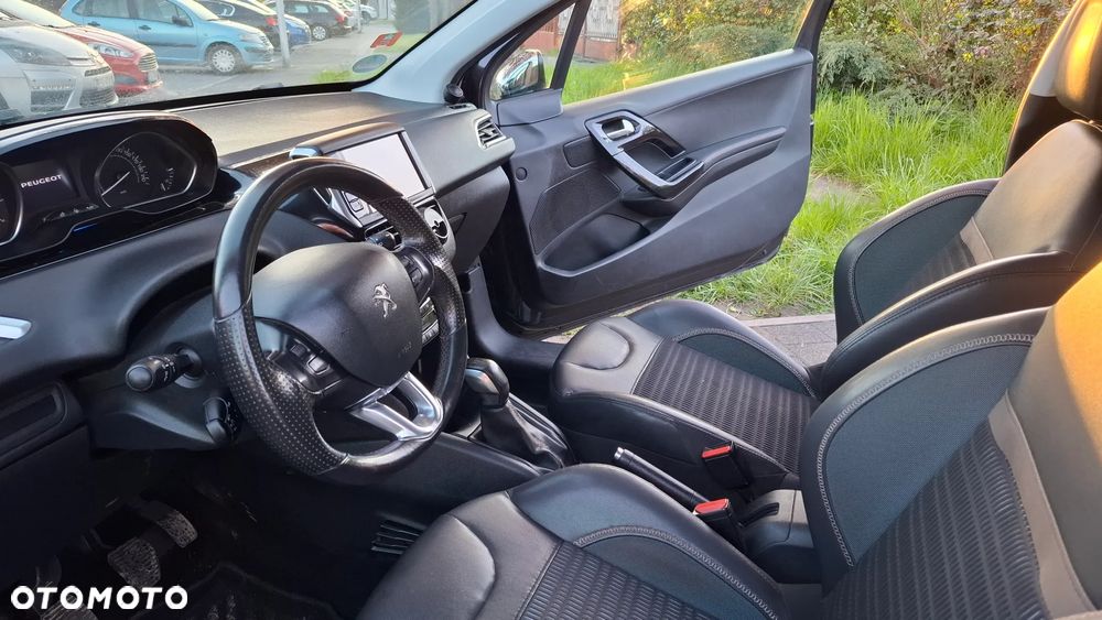 Peugeot 208 - 13