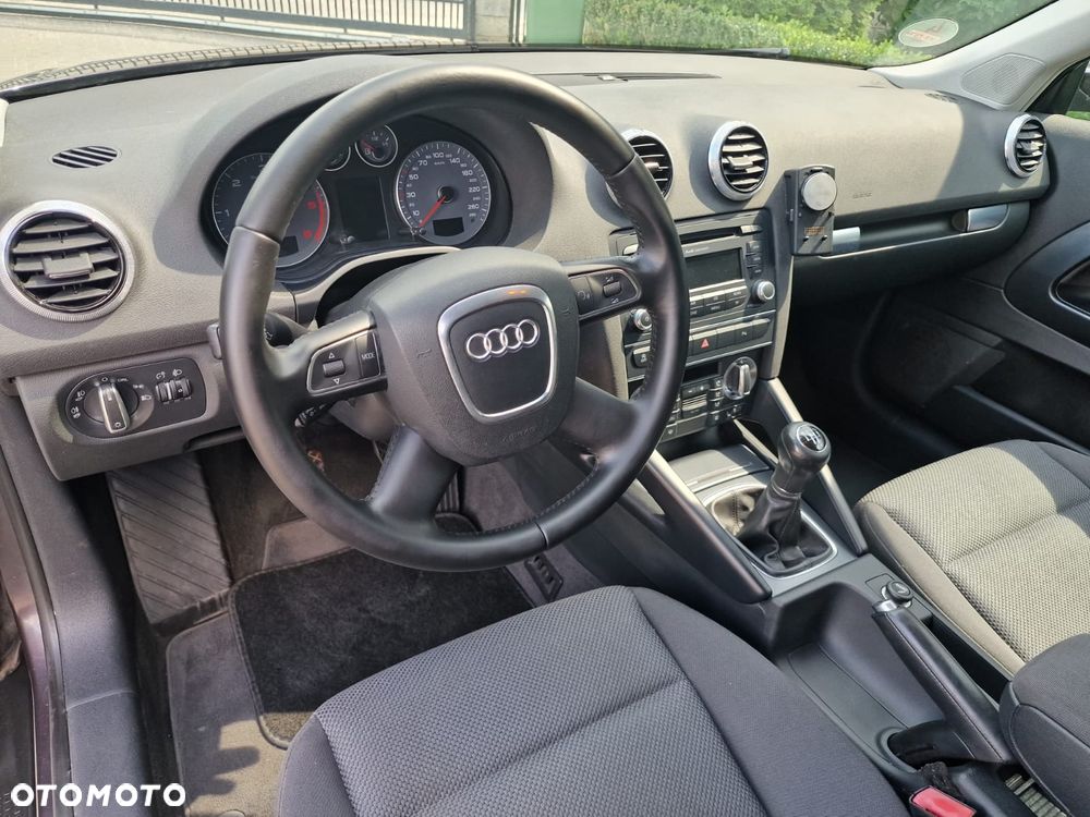 Audi A3 3-drzwiowe 1.6 TDI DPF Attraction - 21