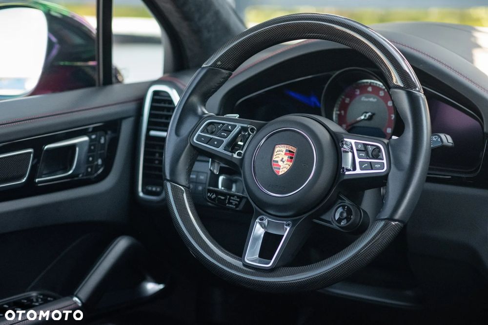 Porsche Cayenne Turbo - 24