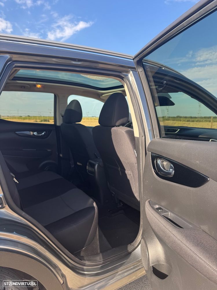 Nissan Qashqai 1.5 dCi N-Connecta 18 - 23