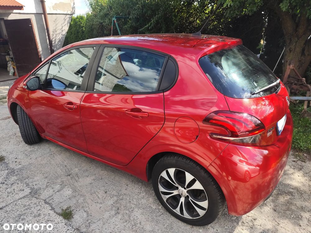 Peugeot 208 - 8