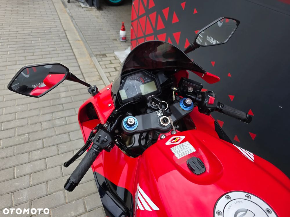 Honda CBR - 16