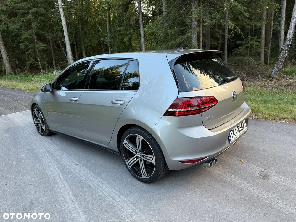 Volkswagen Golf 2.0 TDI BMT GTD - 11