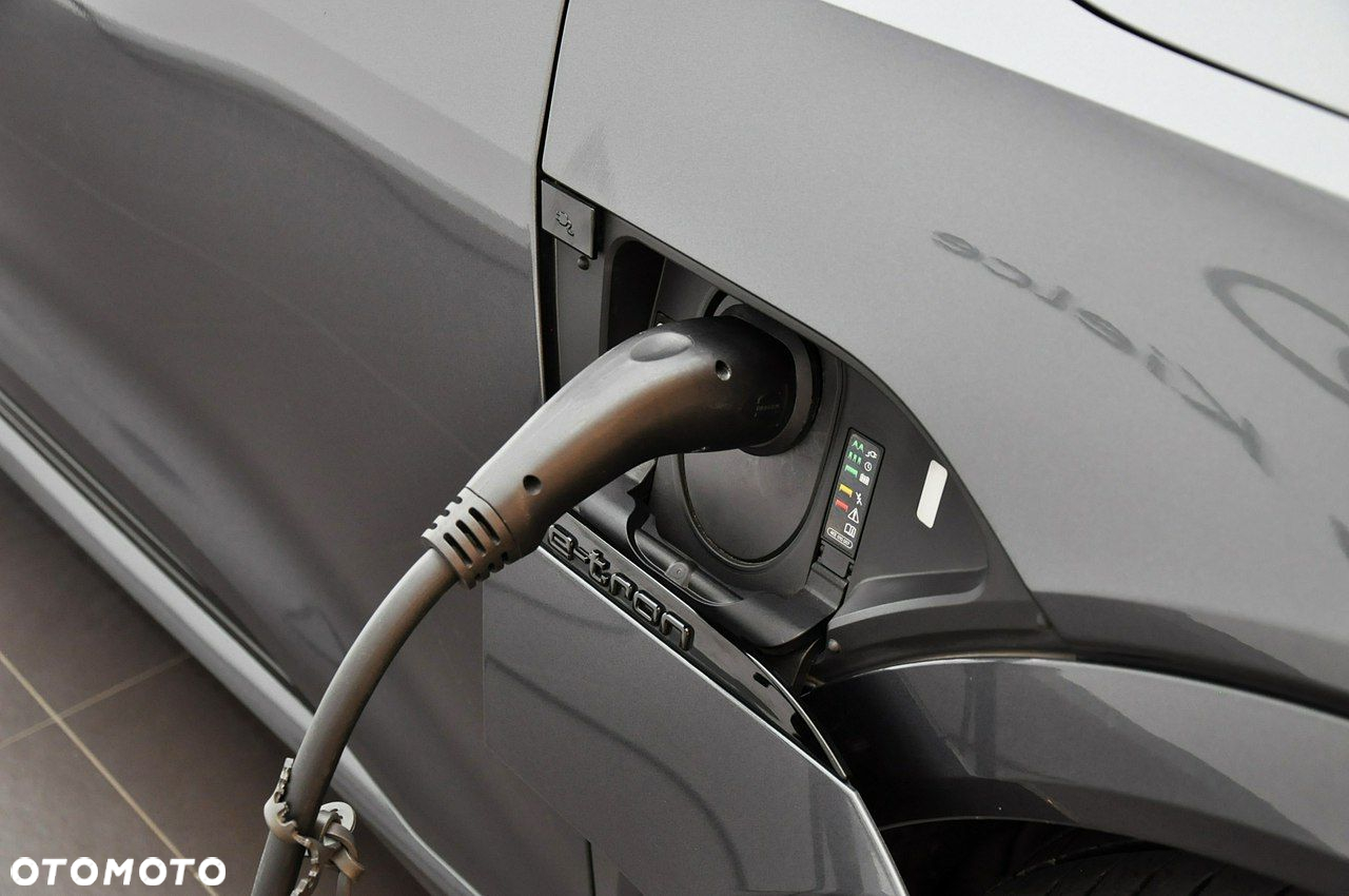 Audi Q8 - 12