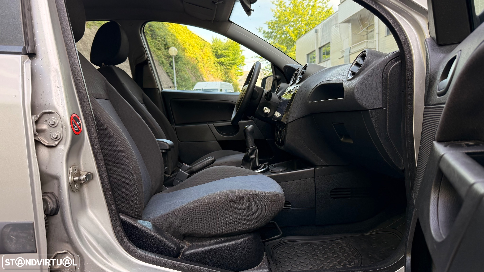 Ford Fiesta 1.25 Trend - 33