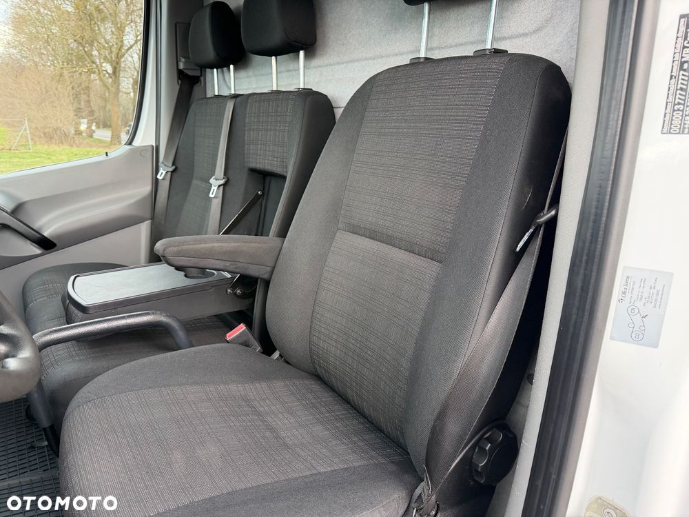 Mercedes-Benz Sprinter - 13