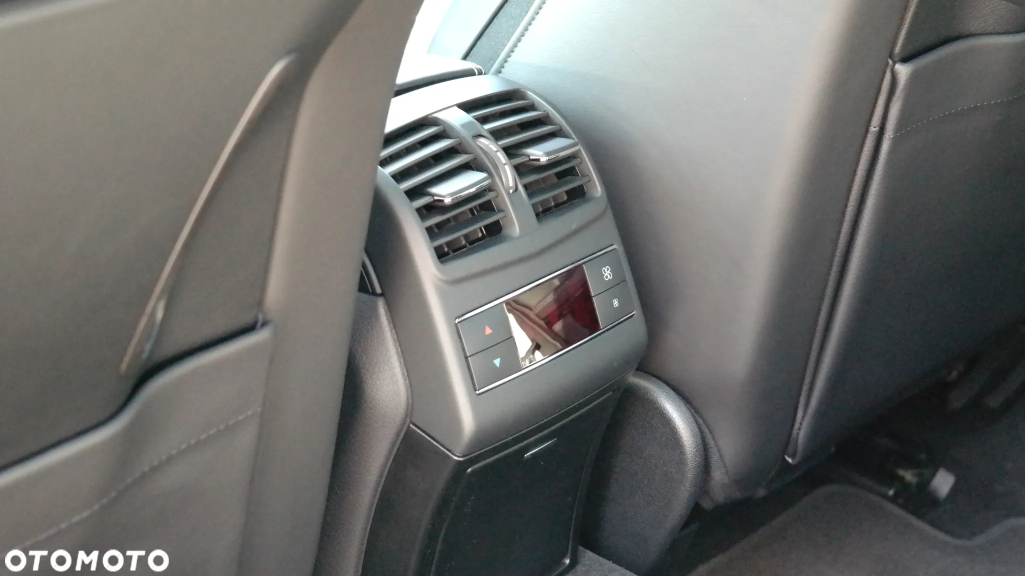 Mercedes-Benz Klasa E 63 AMG S 4-Matic - 16