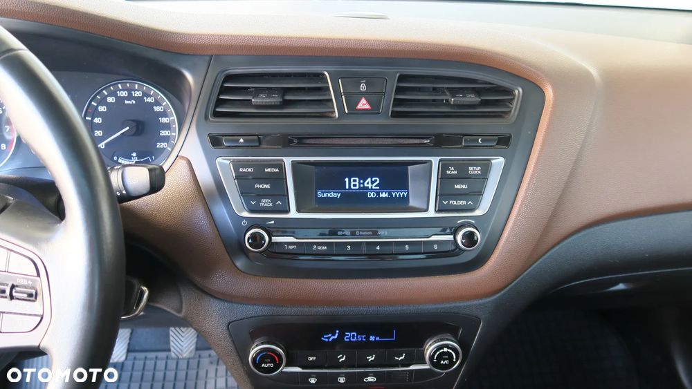 Hyundai i20 blue 1.2 YES Gold - 24