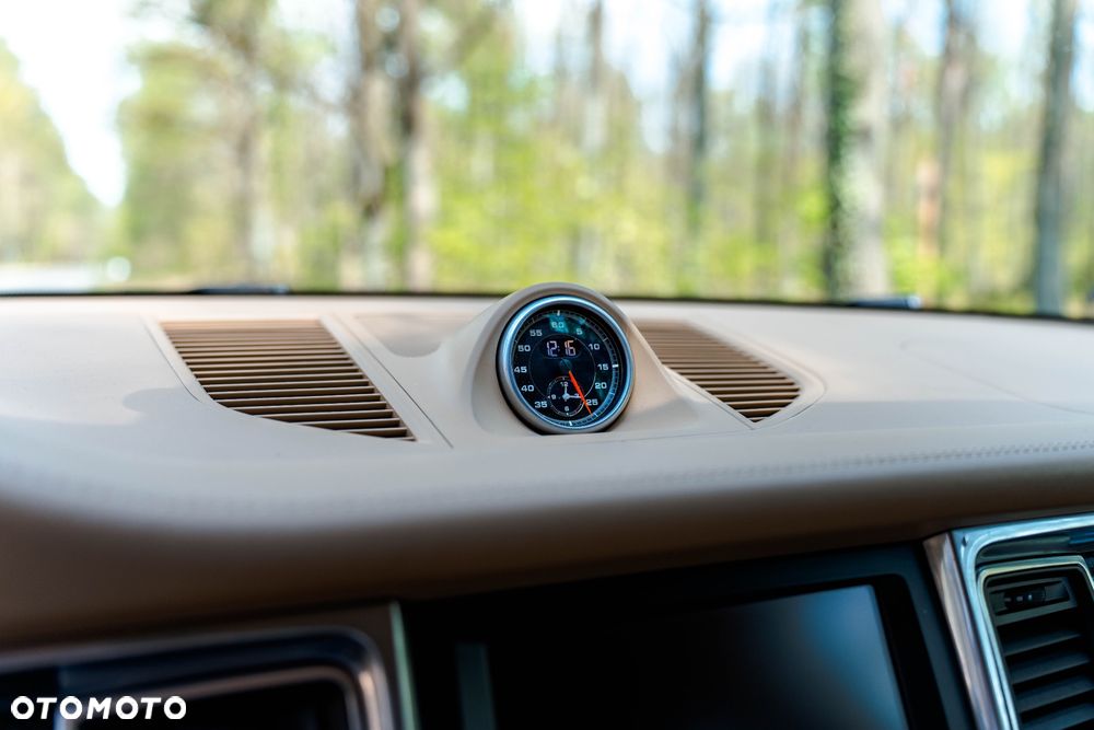 Porsche Macan Turbo - 11