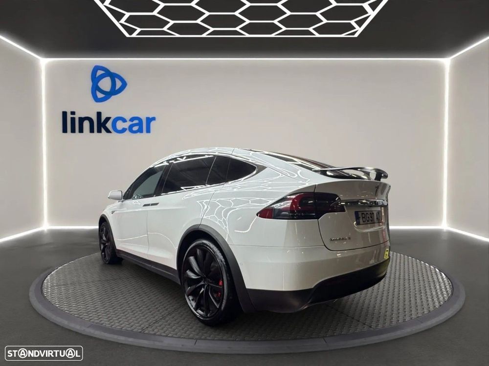 Tesla Model X - 6