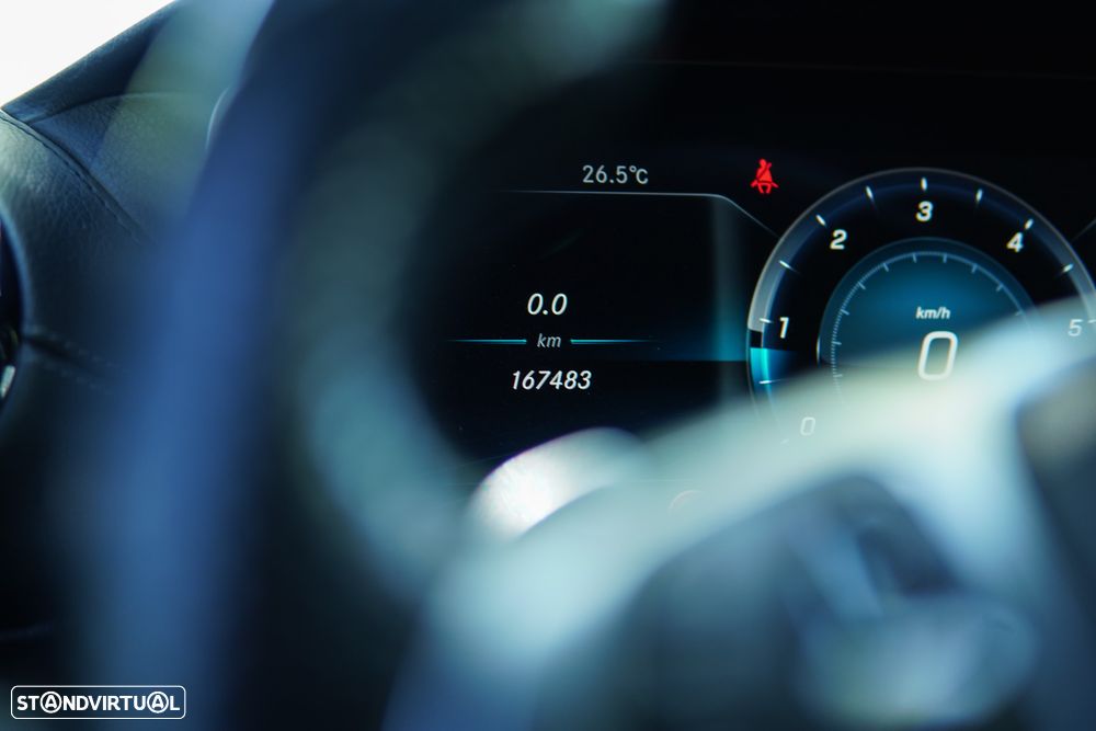 Mercedes-Benz E 220 d AMG Line - 23