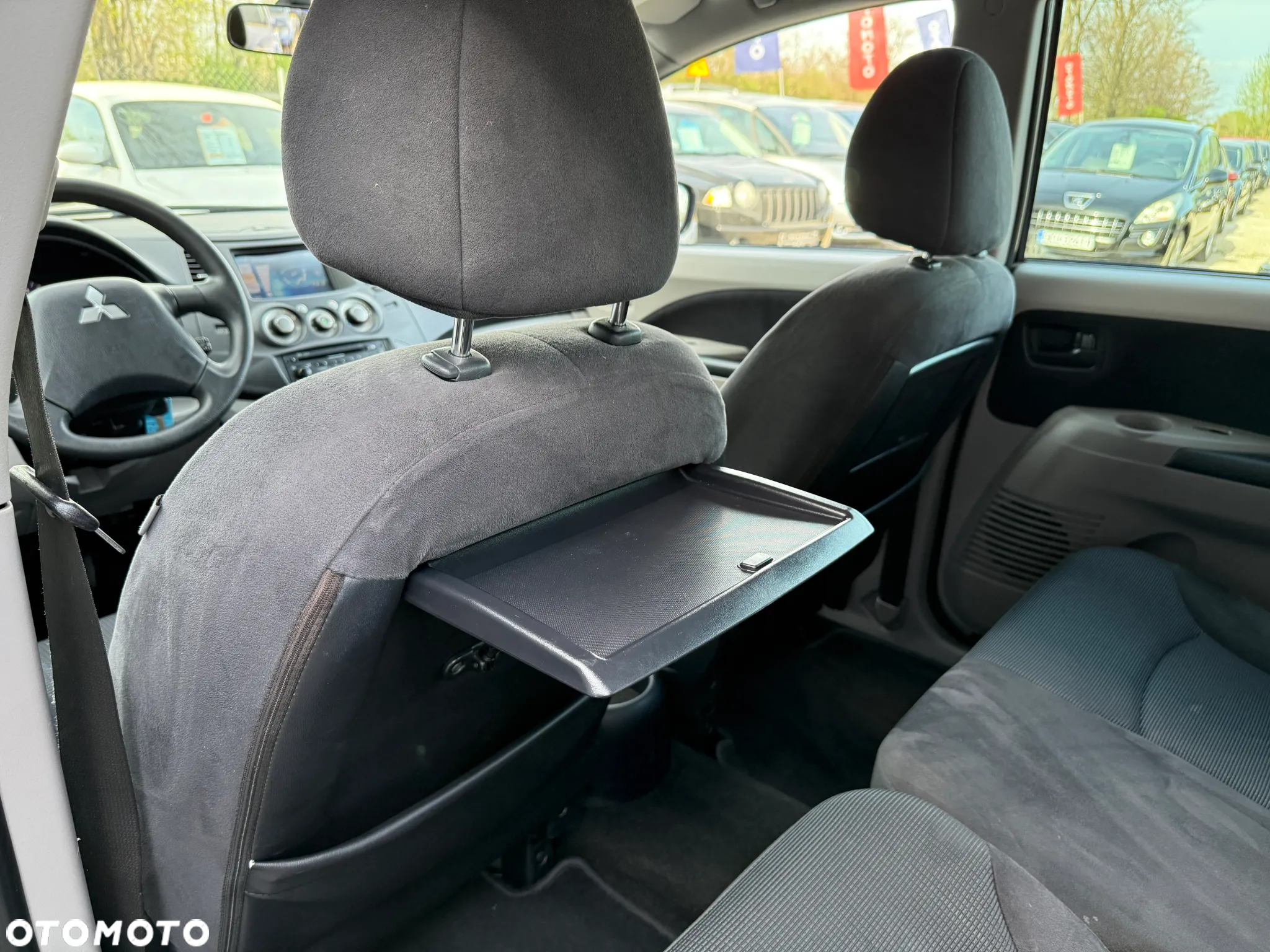 Mitsubishi Grandis 2.4 Intense - 37