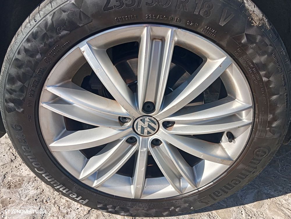 VW Tiguan 2.0 TDi Sport 4Motion - 5