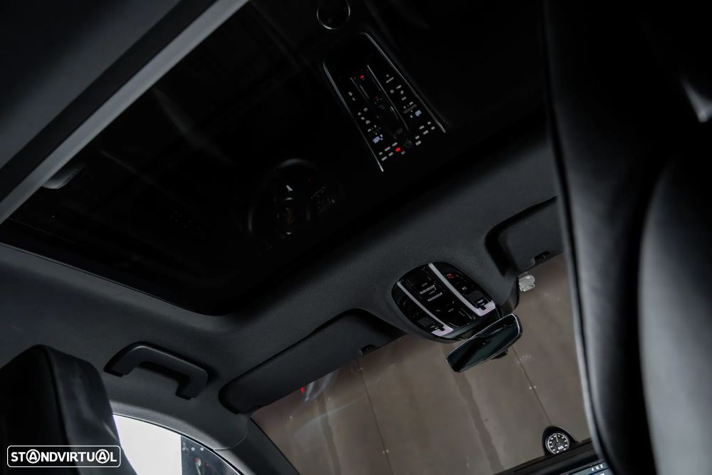 Porsche Panamera Sport Turismo - 35