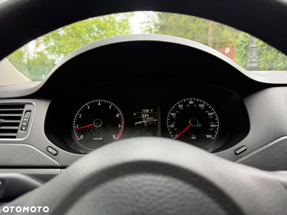 Volkswagen Jetta - 8