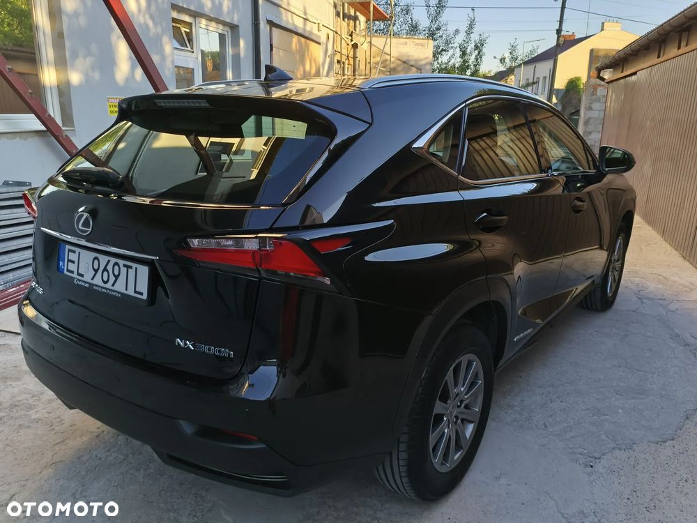 Lexus NX 300h Elite AWD - 11