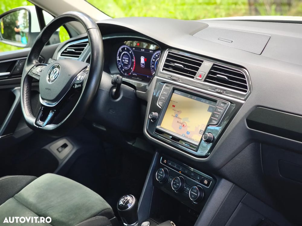Volkswagen Tiguan 2.0 TDI 4Mot Highline - 9