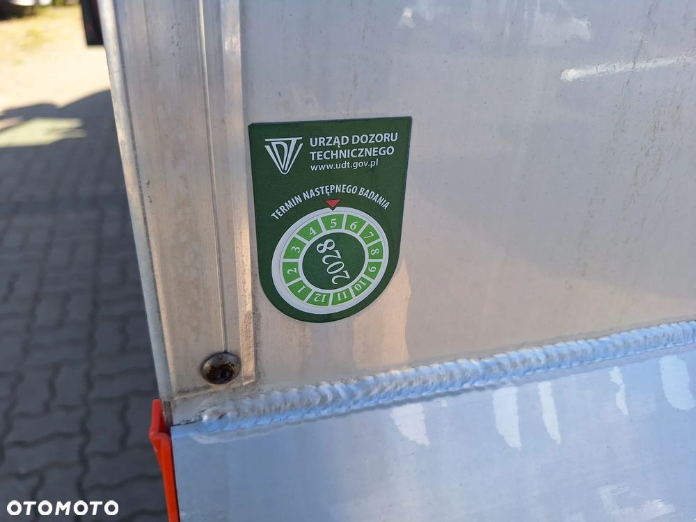 Iveco Daily 35S18 kontener 8EP / winda 750kg / krajowy / 3.0 180KM / LED - 26